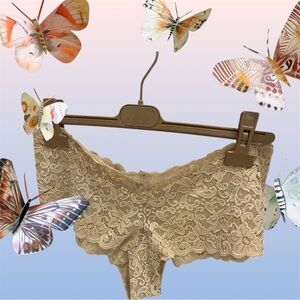 Hanro‎ Beige set of bra and panties bra fits size s